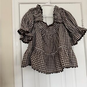 Elizabeth Wilson chocolate/white top